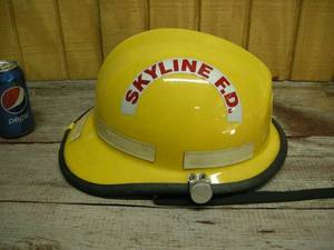 lot 8 image: Vintage Cairns & Brothers Fire Fighter Helmet