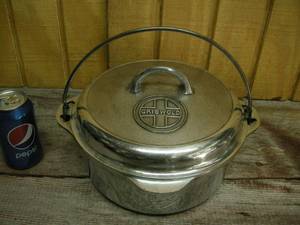 lot 9 image: Vintage Griswold Chrome Tite-Top Dutch Oven #8