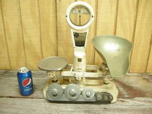 lot 13 image: Antique Detecto-Gram Scale