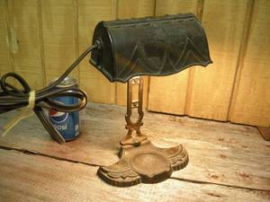 lot 19 image: Vintage Retro Cast Desk Lamp, Ashtray