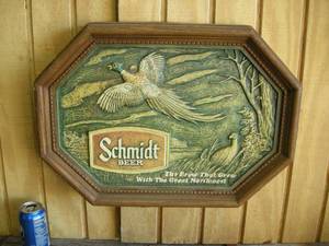 lot 28 image: Vintage Schmidt Beer Heileman Pheasant Sign