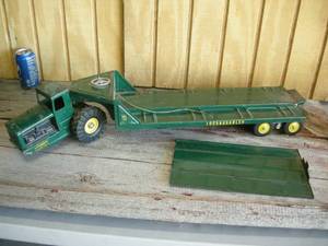 lot 29 image: Vintage Nylint Toys Tournahauler Flatbed