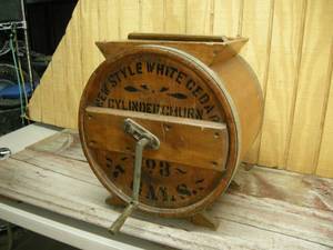 lot 35 image: Antique New Style White Cedar Cylinder Butter Churn