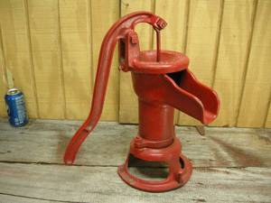 lot 37 image: Vintage WL Davey Pump