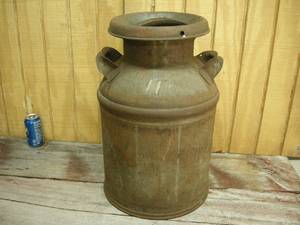 lot 39 image: Vintage Metal Cream Can