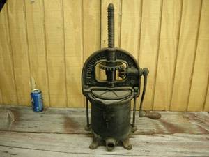 lot 40 image: Antique Enterprise Mfg. Co. Food Press