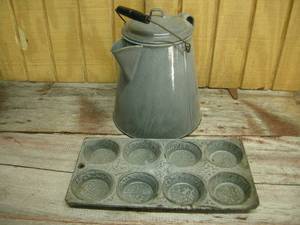 lot 50 image: Vintage Granit-Ware Range Pot and Muffin Tin