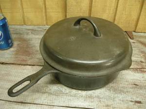lot 62 image: Griswold Iron Mountain #8 Chicken Pan with Lid