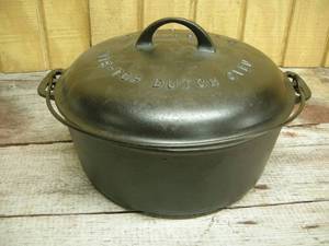 lot 69 image: Griswold No.9 Tite-Top Dutch Oven