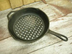 lot 72 image: Modern Cast Iron BBQ Skillet