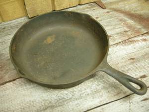 lot 71 image: Birmingham Stove Range No.7 Cast Iron Skillet