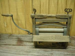 lot 96 image: Anituqe Anchor Brand Clothes Wringer 770