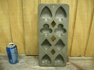 lot 106 image: Vintage Wearever Muffin Pan