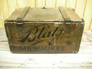 lot 125 image: Vintage Blatz Wooden Beer Crate