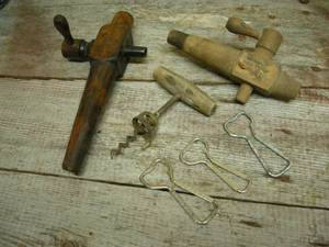 lot 131 image: Vintage Beer Items Hamms, Fitgers, Schmidt, Grain Belt