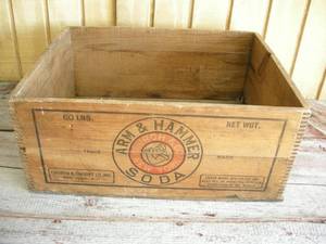 lot 148 image: Vintage Arm & Hammer Soda Wooden Crate