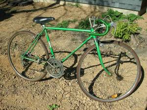 lot 150 image: Vintage Schwinn Varsity Road-Touring 10 Speed Bicycle
