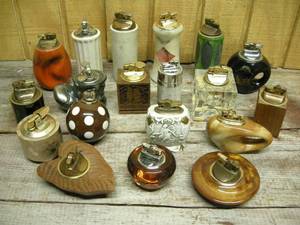 lot 186 image: 20 Vintage Desk Lighters