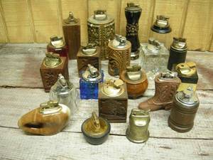 lot 187 image: 20 Vintage Desk Lighters