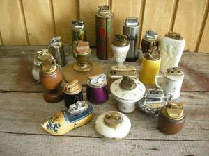 lot 197 image: 20 Vintage TableDesk Lighters