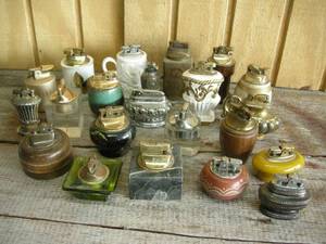 lot 196 image: 22 Vintage TableDesk Lighters