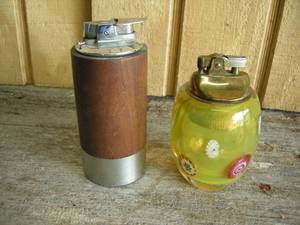 lot 198 image: Vintage Ronson and Artglass TableDesk Lighters