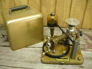 lot 194 image: Vintage Chandler Engineering 61-1 Deadweight Tester