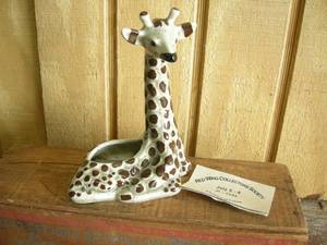 lot 208 image: Red Wing Collectors Society Convention Giraffe