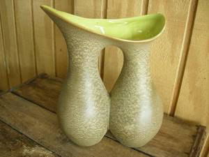 lot 210 image: Vintage Red Wing Double Vase