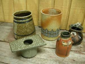 lot 216 image: 5 Earthenware Pottery Pieces
