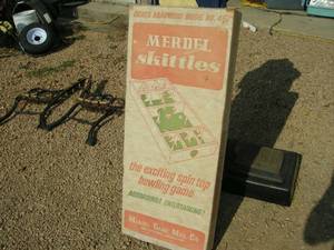 lot 221 image: Vintage MerdelSkittles Hardwood Bowling Game