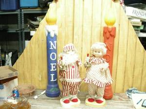 lot 223 image: Animated Mr & Mrs Claus in Pajamas and Candles