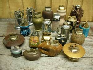 lot 246 image: 20 Vintage TableDesk Lighters
