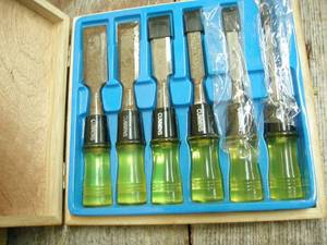 lot 253 image: Cummins Chisel Set
