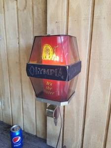 lot 26 image: Vintage Olympia Beer Light-Up Sign