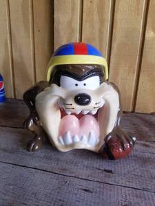lot 101 image: Looney Tunes Taz Cookie Jar