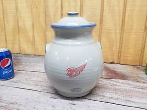 lot 207 image: Red Wing Pottery Crock Cookie Jar