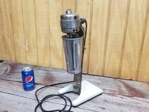 lot 217 image: Vintage Bilcrest #22 MaltDrink Mixer