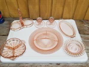 lot 242 image: 7 Pink Depression Service Pieces