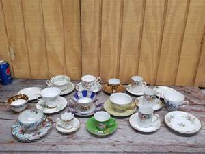 lot 255 image: Vintage Cups and Saucers