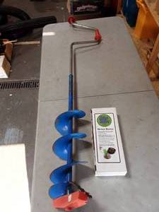 lot 15 image: Manual Ice Auger, Hole Deicer