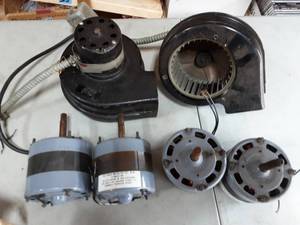 lot 19 image: Box Of 4-Electric Motors-110th Hp. & 2-Squirrel Cage Fans