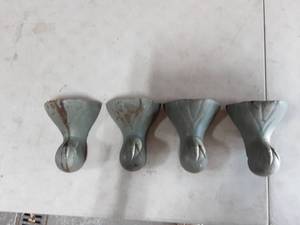 lot 24 image: 4-Vintage Cast Claw Feet
