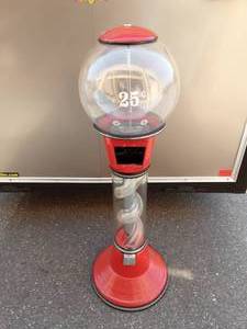 lot 29 image: 25 Cent Gumball Machine (Missing Coin Mech. & Key)
