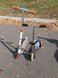 lot 34 image: 2-Scooters