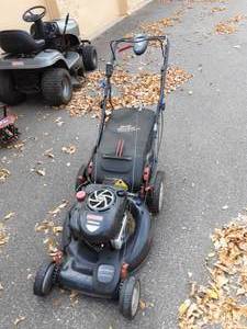 lot 45 image: Craftsman Platinum 190cc Mower & Bagger. Runs-Belt Propelling Not Working