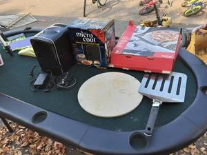 lot 55 image: Grillstone Pizza Set & Mini Refrigerator