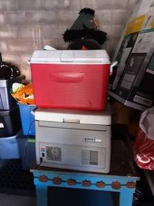 lot 67 image: Coleman 12 Volt Cooler, Rubbermaid Cooler