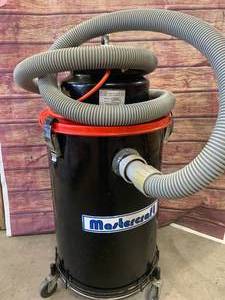 lot 4 image: Mastercraft High End Industrial Vacuum 31 Tall