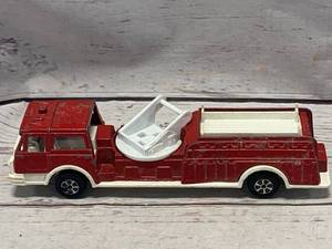 lot 11 image: Vintage Tootsietoy Firetruck